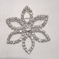 Great Vintage SDBH287 Fiore Diamante Brooch - large for DIY Wedding.Stunning yet simplistic a large flower Diamante Brooch. Works well on wedding hats, birdcage veils, crystal bouquets and a little something special for wedding dresses. Supplied with a pin on the back. Size: 50mm
Cheap Vintage Wedding SDBH287 Fiore Diamante Brooch - large | Diamante Embellishments