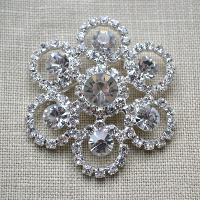 Great Vintage SDBH309 Regina Stunning Diamante Brooch for DIY Wedding.The hand set diamante Regina brooch looks exquisite attached to chair bows, favor boxes and diamante bouquets. Supplied with a pin on the back. Size: 50mm Cheap Vintage Wedding SDBH309 Regina Stunning Diamante Brooch | Diamante Embellishments