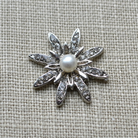 Great Vintage Mini Sofia Flat backed for DIY Wedding.A mini version of the Sofia brooch which means its perfect to mix and match.
This DIY Wedding embellishment is flat backed so it ideal to affix on to Invitations, favors or table plans, size: 23mm, flat backed. Cheap Vintage Wedding Mini Sofia Flat backed | Diamante Embellishments