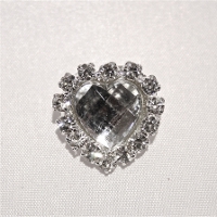 Great Vintage SDBK384 Amor Heart Diamante Brooch for DIY Wedding.Very elegant diamante and crystal heart DIY embellishment. These are a great alternative to the pearl hearts, even more sparkle for all your DIY Wedding invitations and reception stationery. Size: 20mm Cheap Vintage Wedding SDBK384 Amor Heart Diamante Brooch | Diamante Embellishments