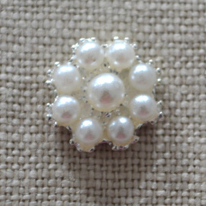 Great Vintage Buttercup for DIY Wedding.Buttercup - A small low profile cluster of pearls arranged in a pretty floral pattern make this embellishment ideal for creating stunning wedding stationery and crafting projects. Size: 12mm ,without pin on back Cheap Vintage Wedding Buttercup | Diamante Embellishments