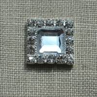 Great Vintage Crystal Square for DIY Wedding.A beautiful square Crystal Gem embellishment with a Crystal Diamante surround details. Perfect for Wedding Invitations and shoes
<br>These come with a flat back so they are ideal to add a sparkle to any craft project.
<br><br>size: 18mm Cheap Vintage Wedding Crystal Square | Diamante Embellishments