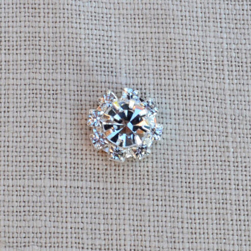 Great Vintage Phlox for DIY Wedding.A beautiful flower shape embellishment with central Diamante and Diamante detailing. Perfect for Wedding Invitations and Stationery size: 13mm ,without pin on back Cheap Vintage Wedding Phlox | Diamante Embellishments