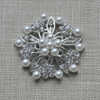 Great Vintage Primrose - Pearl and diamonte set Embellishment for DIY Wedding.Primrose - This embellishment has clusters of Diamantes surrounding a ring of Pearls. These are perfect for crystal brooch bouquets, shoes, sashes and guest books, Size 34mm diameter, flat backed. Cheap Vintage Wedding Primrose - Pearl and diamonte set Embellishment | Diamante Embellishments