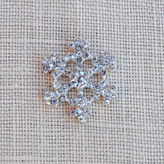 Great Vintage Small Snowflake for DIY Wedding.A beautiful flower shape embellishment with central Diamante and Diamante detailing. Perfect for Wedding Invitations and Stationery size: 20mm ,without pin on back Cheap Vintage Wedding Small Snowflake | Diamante Embellishments